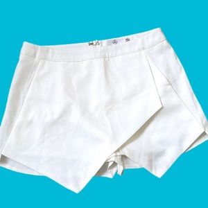 Missguided asymmetrical White Skort